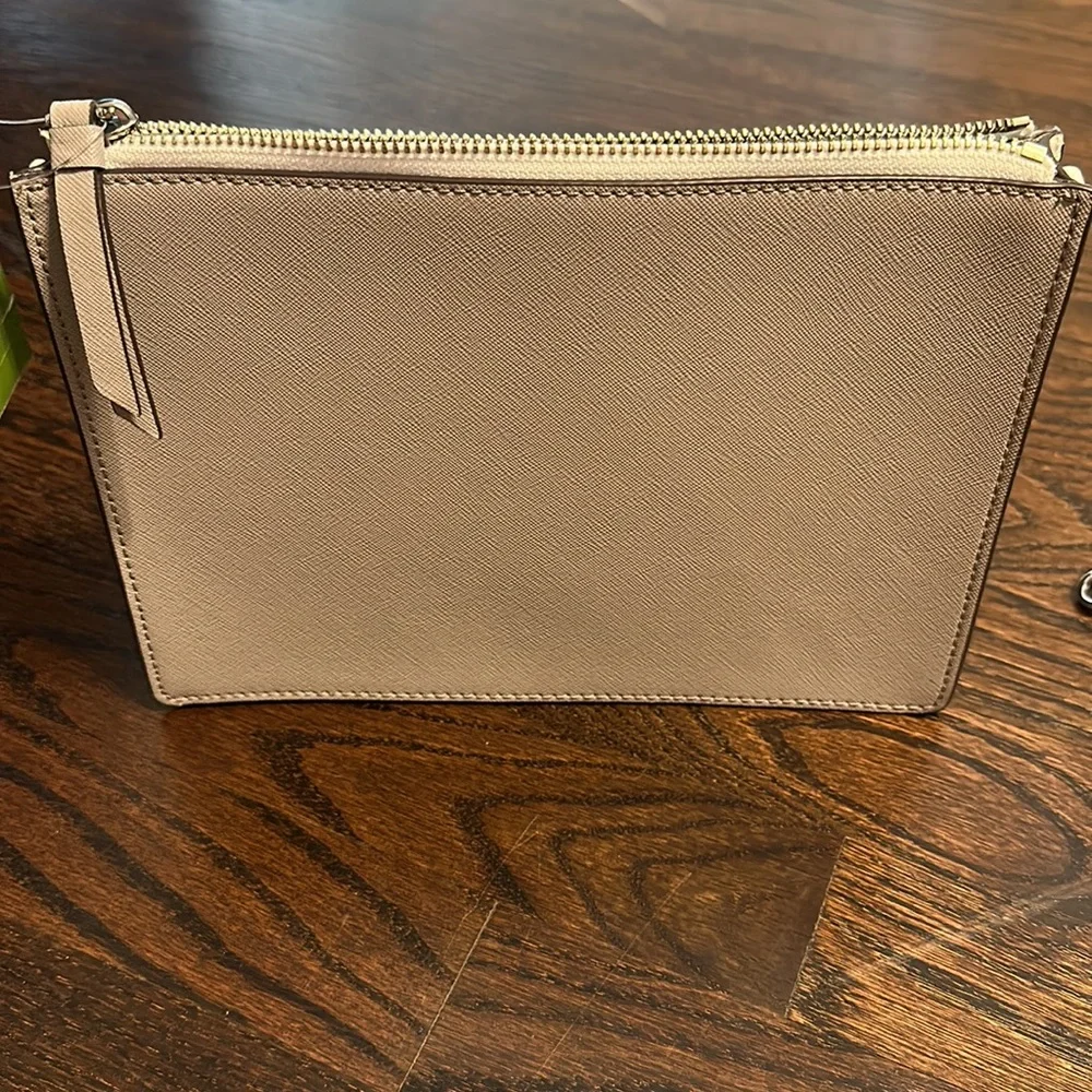 Kate Spade Cross Body 🎉 - Picture 5 of 9